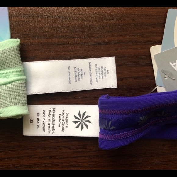 NWT Pair of Fitness Headbands - Picture 5 of 5